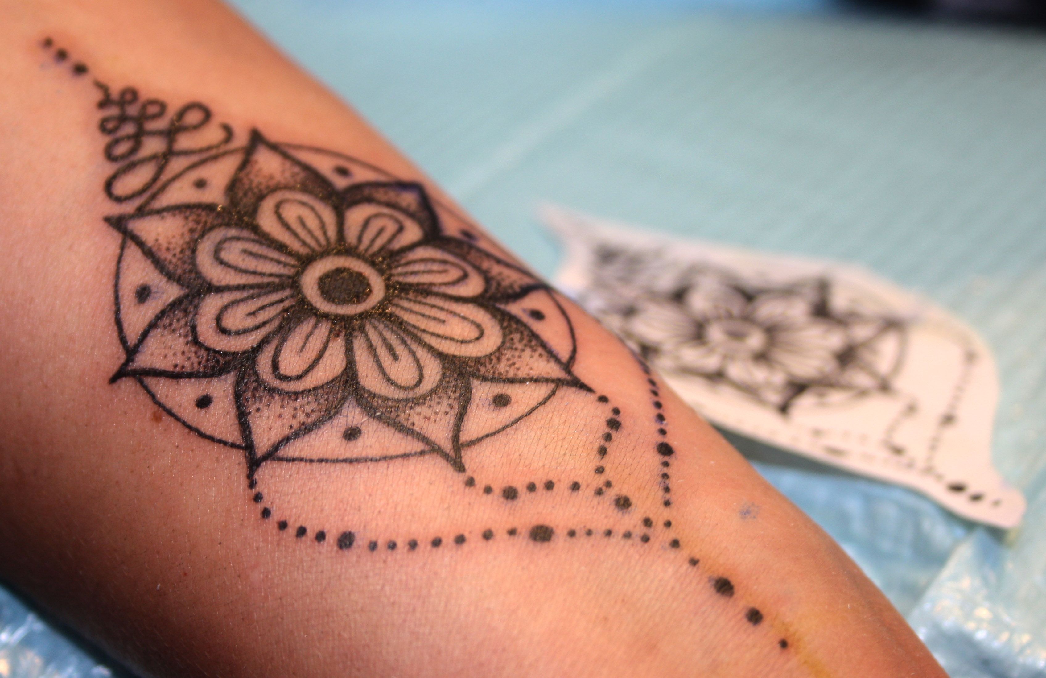 img/29_arm-mandala-tattoos-a-guide-to-meaning-styles-and-inspiration.webp
